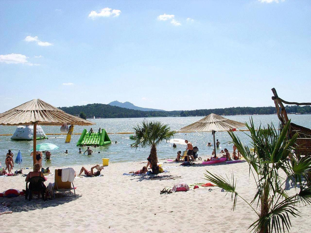 Chatky U Davida Máchovo jezero