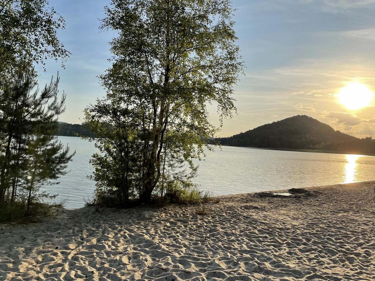 Chatky U Davida Máchovo jezero