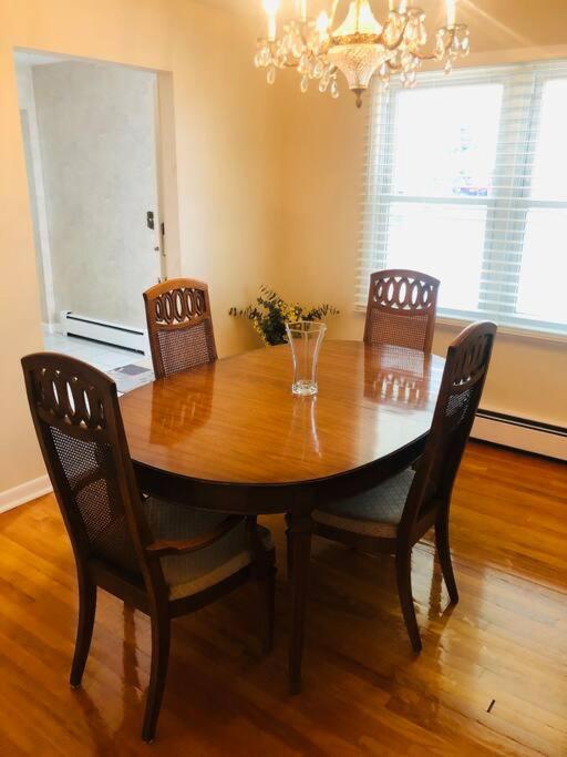 Hotel Family-Friendly Home CLOSE to SYR Univ DWNTWN & THE DOME! Location Location Location - Image 1