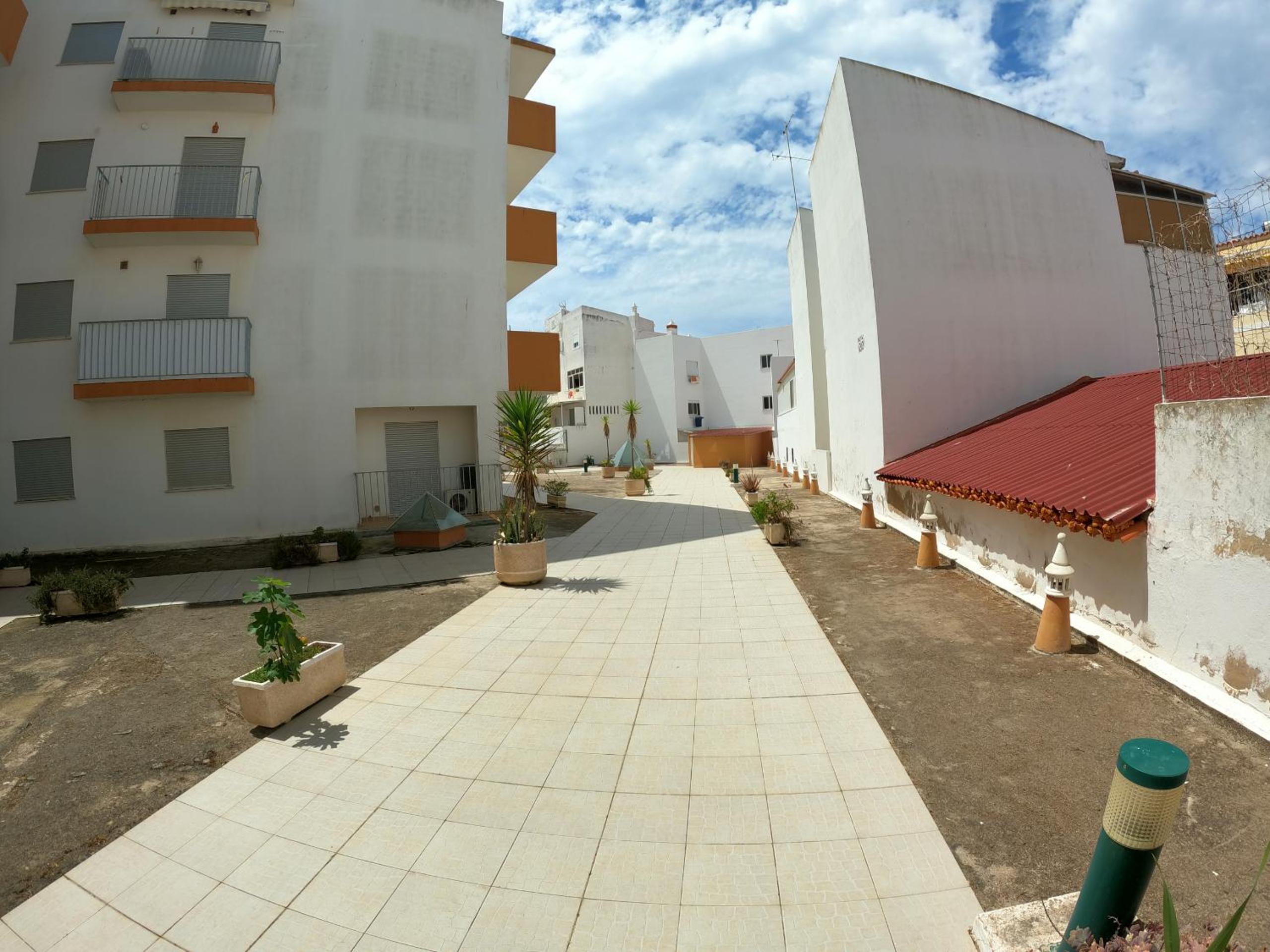Algarve, T2 apartment w/balcony, Armação de Pera view 2