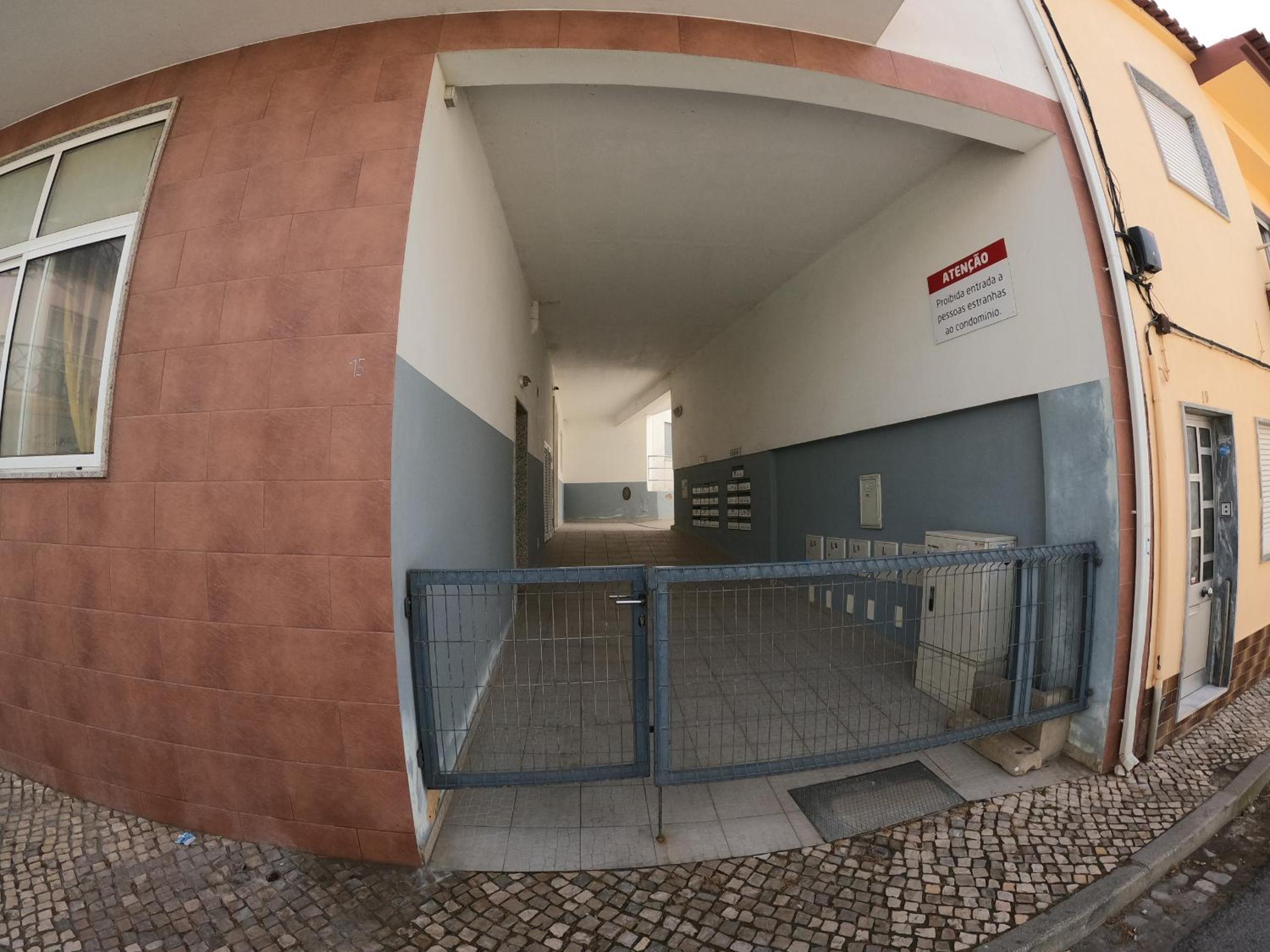 Algarve, T2 apartment w/balcony, Armação de Pera view 3