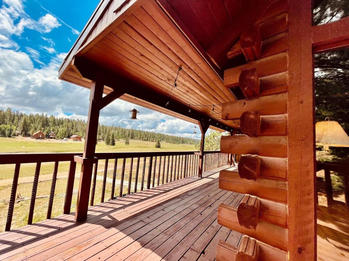 Runway Cabin Retreat With Private Hot Tub! view 3