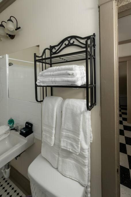 Memphis Belvedere Suites Upper Queen loft 1 Bedroom