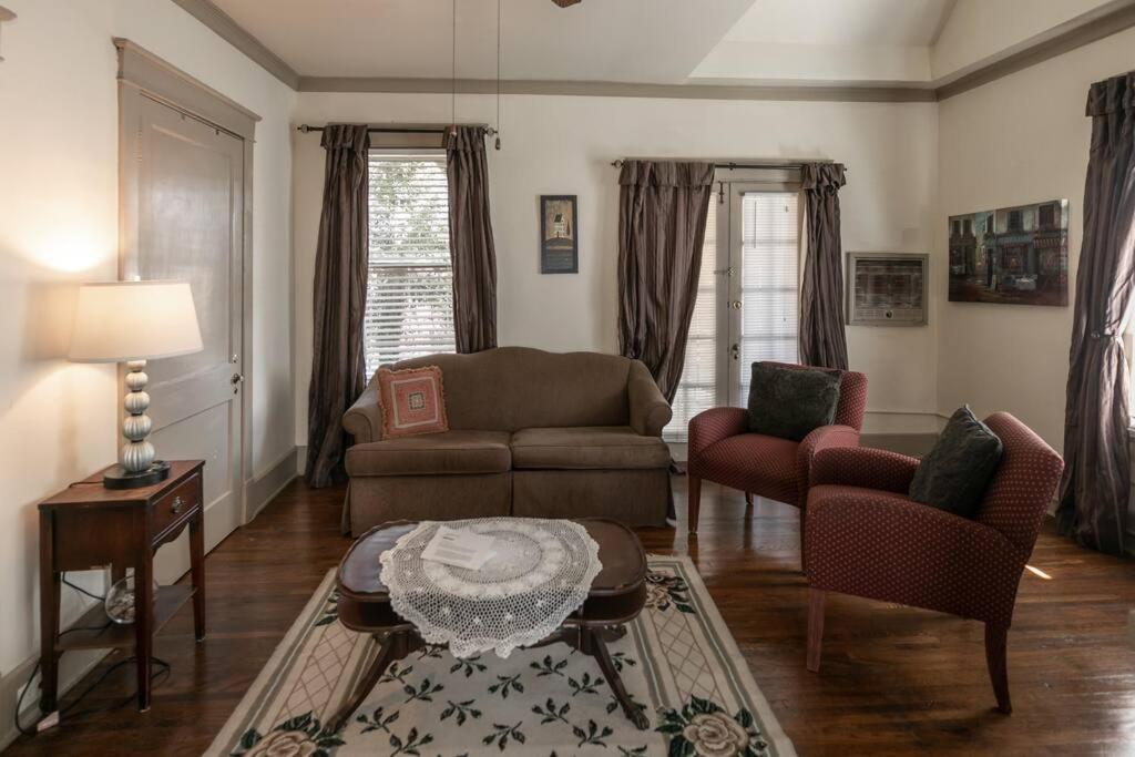 Memphis Belvedere Suites Upper Queen loft 1 Bedroom