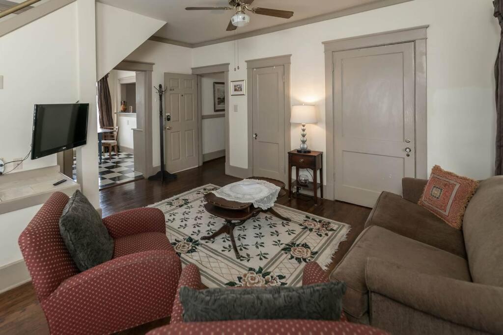 Memphis Belvedere Suites Upper Queen loft 1 Bedroom