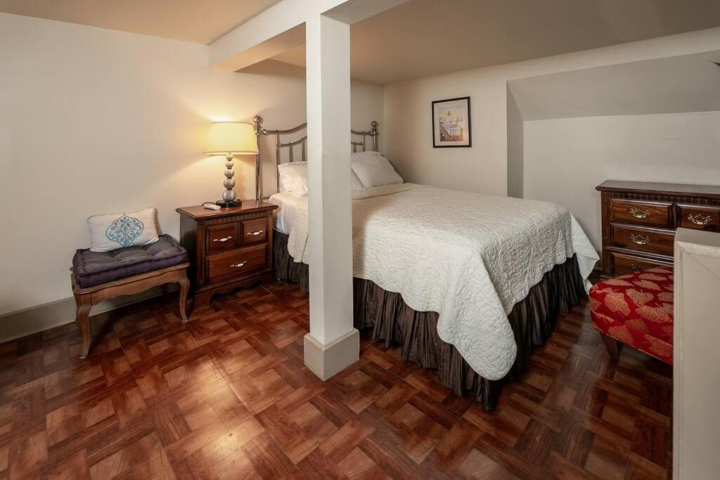 Memphis Belvedere Suites Upper Queen loft 1 Bedroom