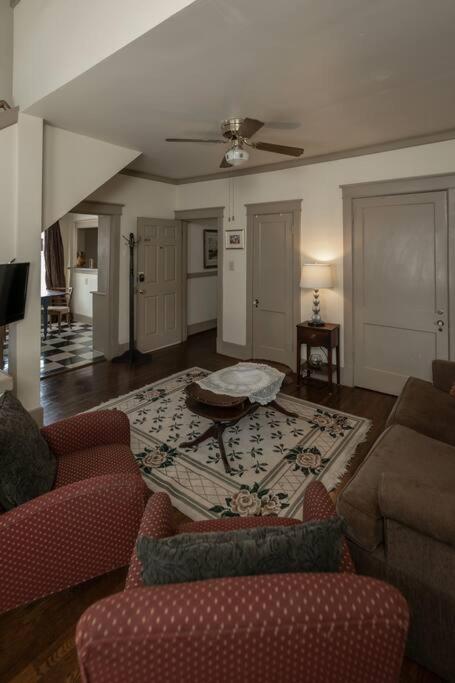 Memphis Belvedere Suites Upper Queen loft 1 Bedroom