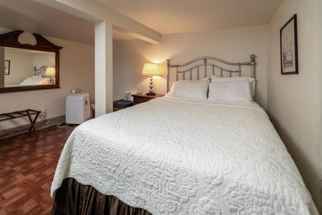 Memphis Belvedere Suites Upper Queen loft 1 Bedroom
