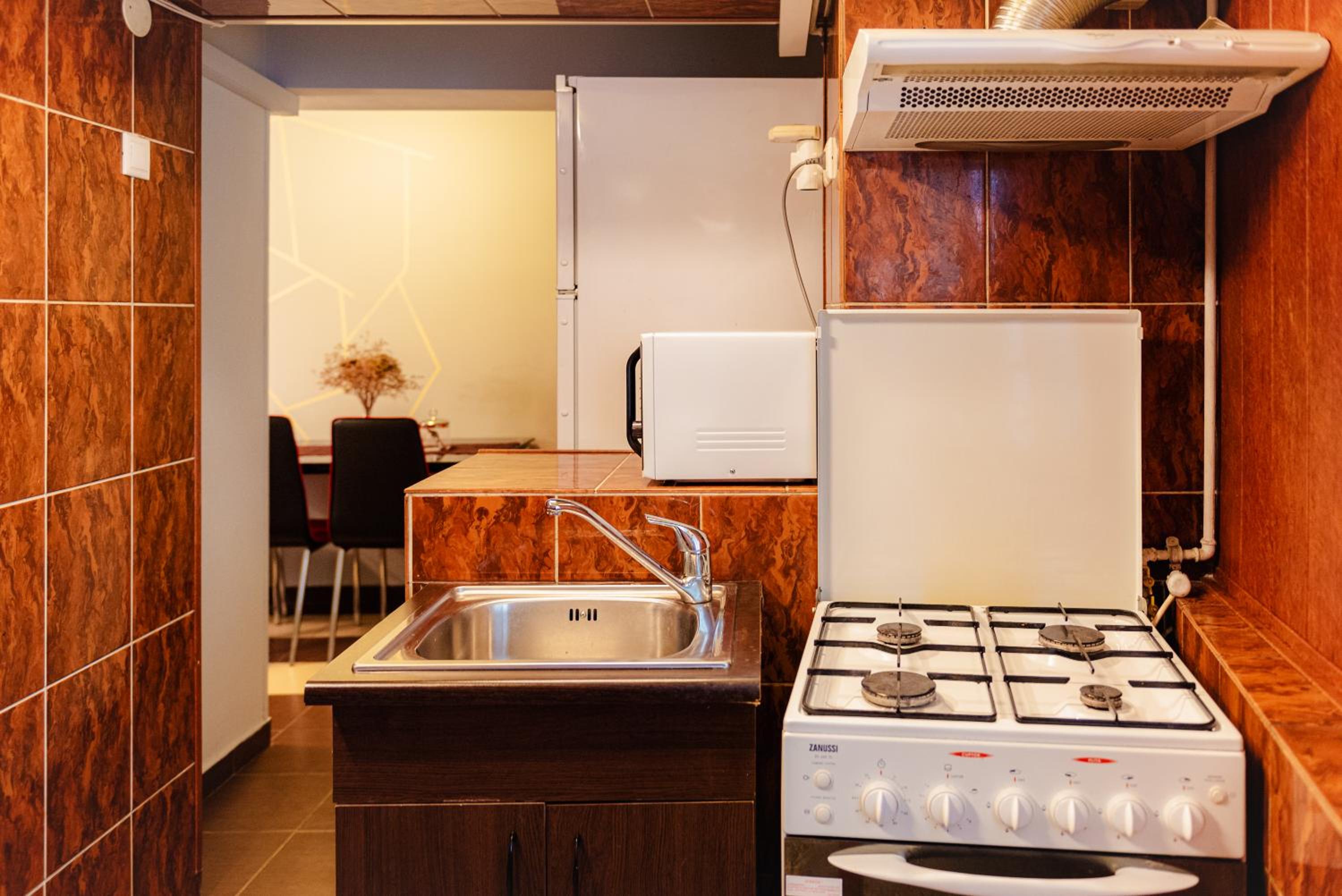 Comfy apartment with private parking and netflix view 2