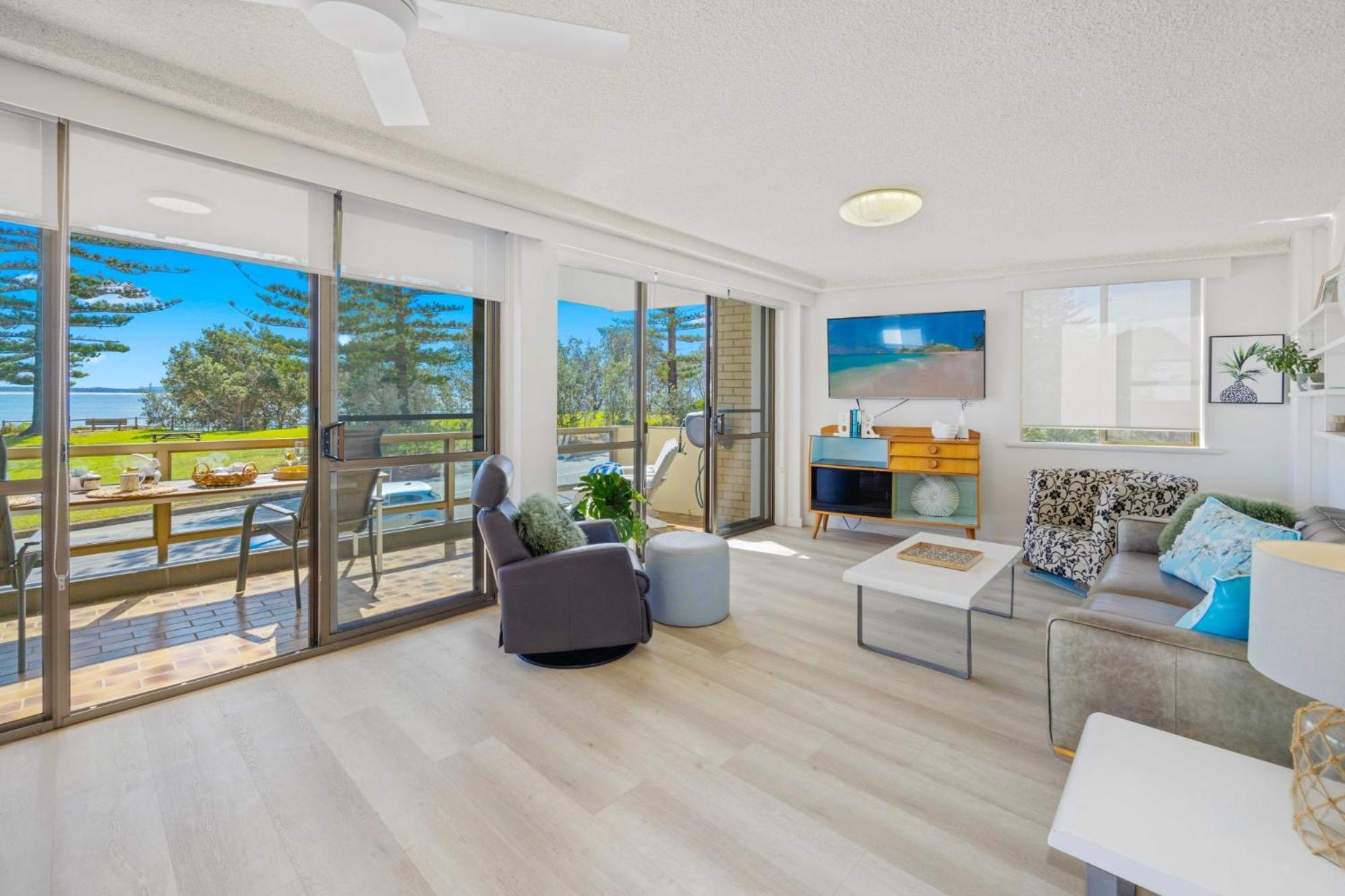 Town Beach Haven - Apt 5 Century21 beachfront