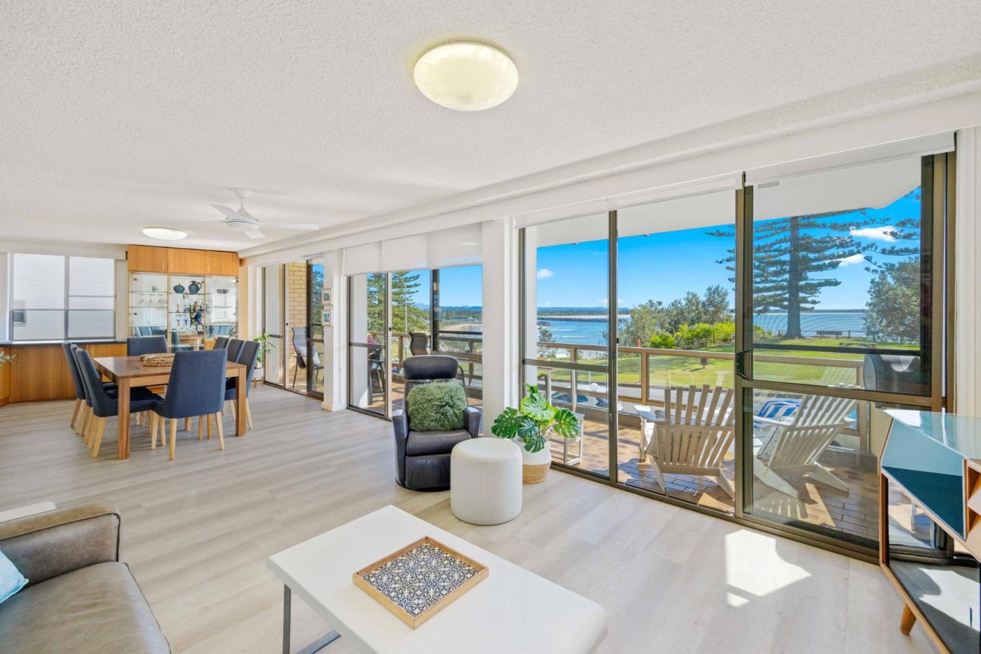 Town Beach Haven - Apt 5 Century21 beachfront