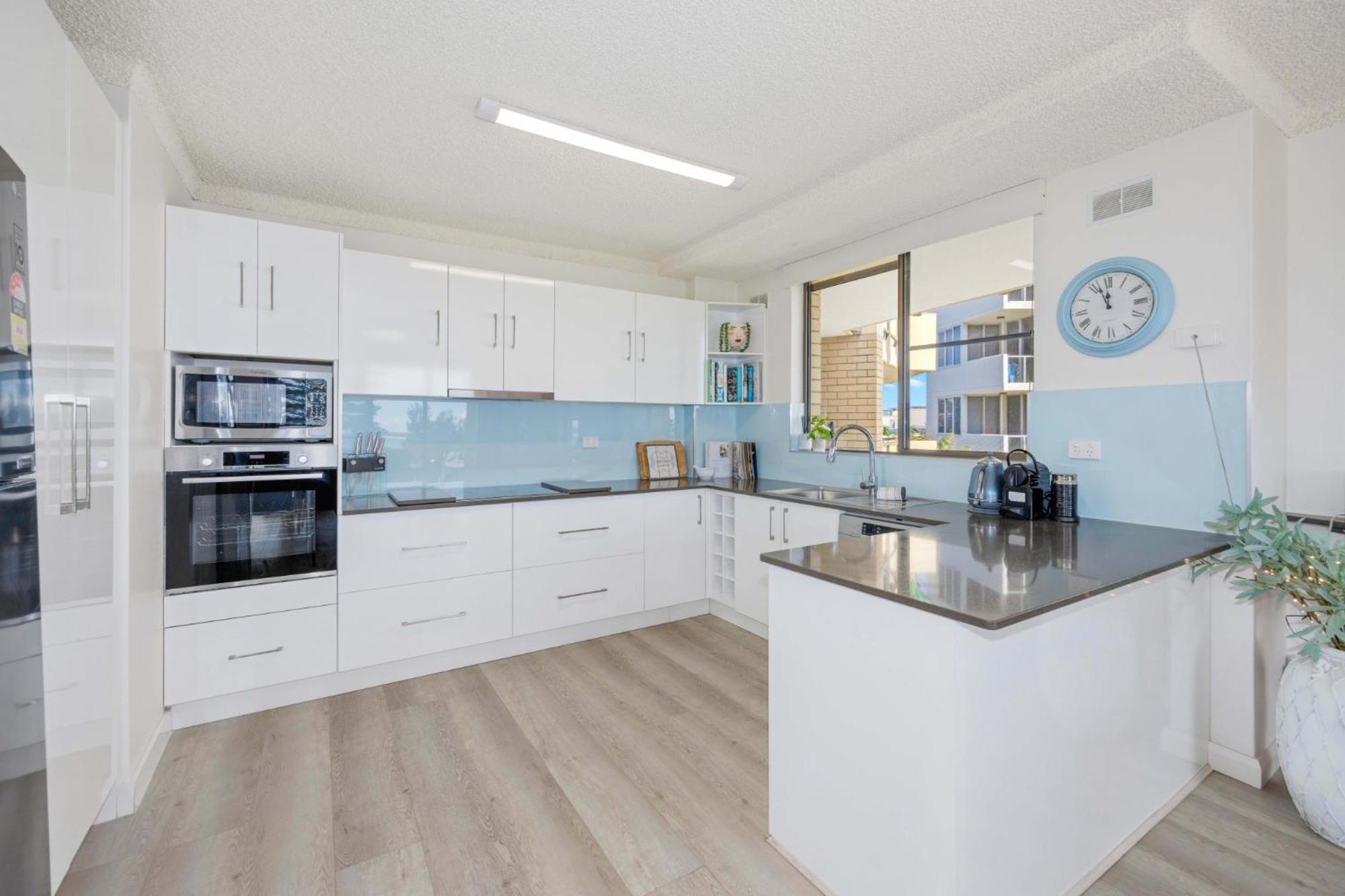 Town Beach Haven - Apt 5 Century21 beachfront