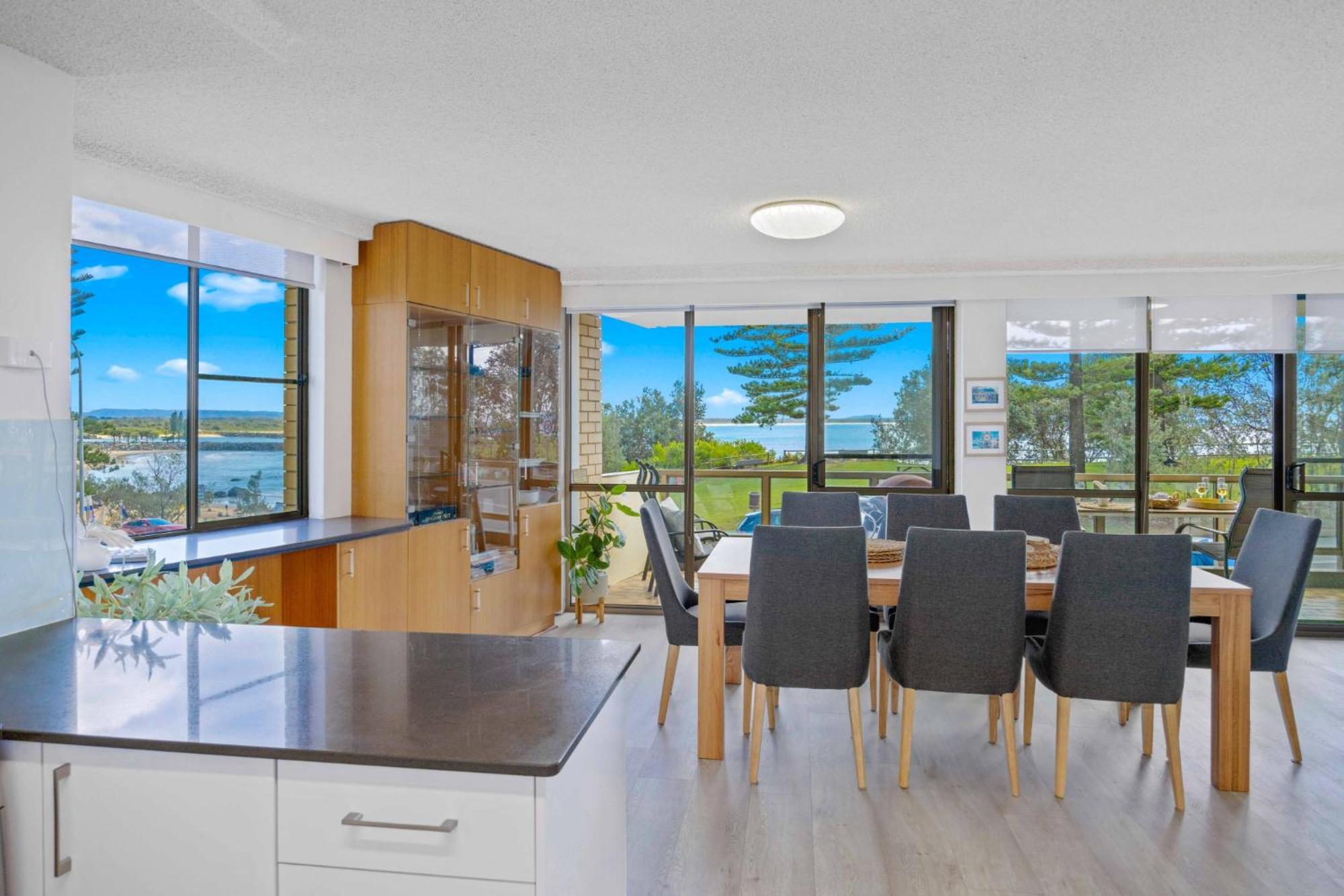 Town Beach Haven - Apt 5 Century21 beachfront
