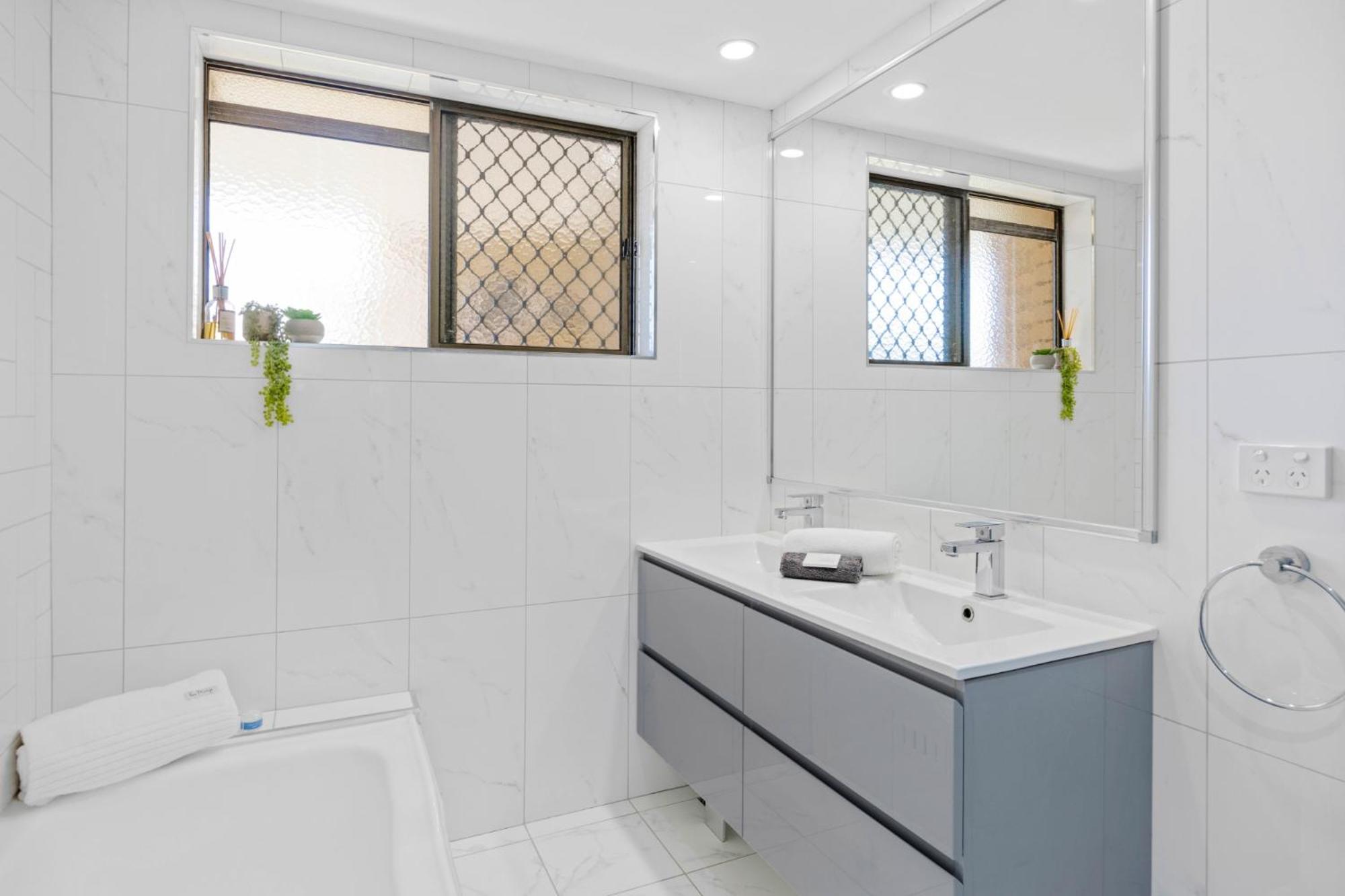 Town Beach Haven - Apt 5 Century21 beachfront