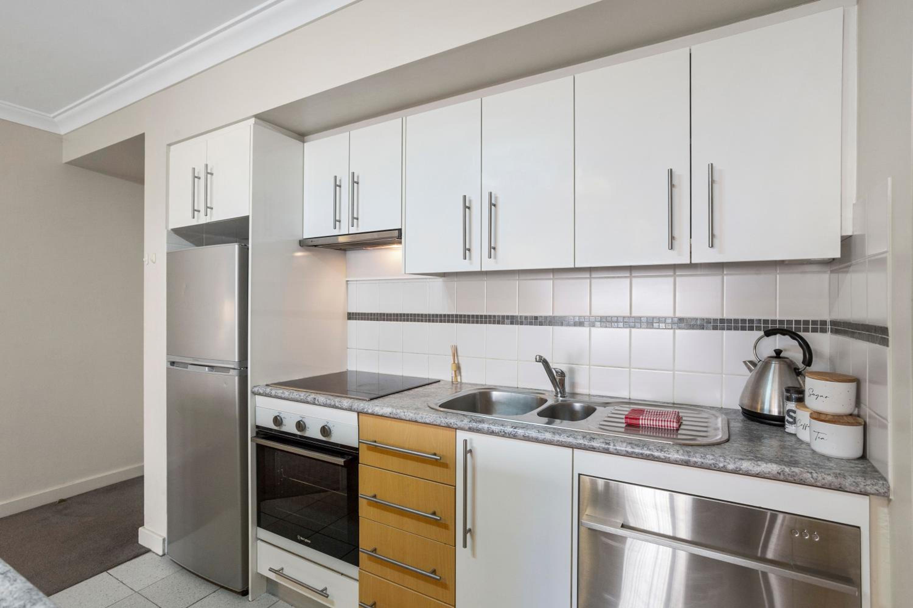 Prime 2BR Suite on Mounts Bay Road
