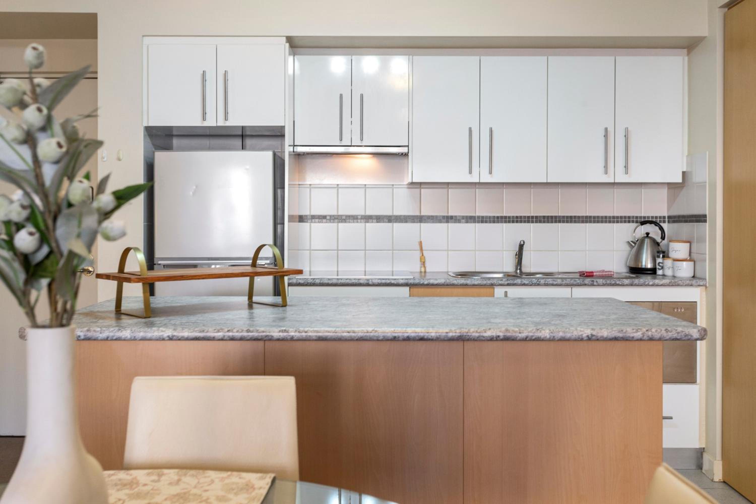 Prime 2BR Suite on Mounts Bay Road