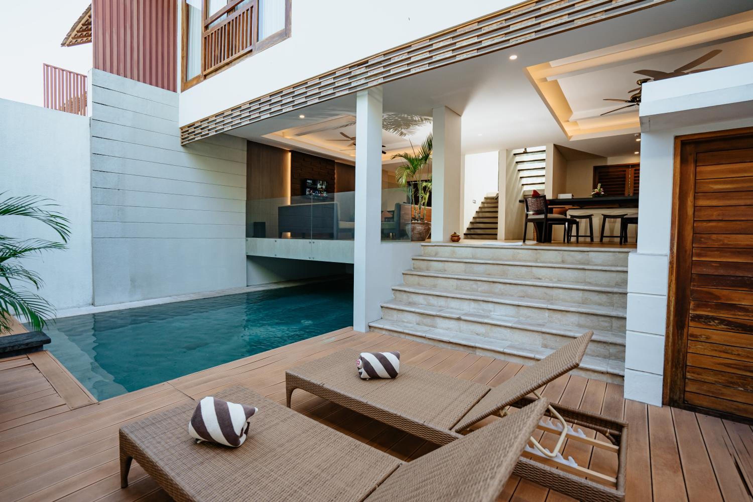 Villa Kayu Raja