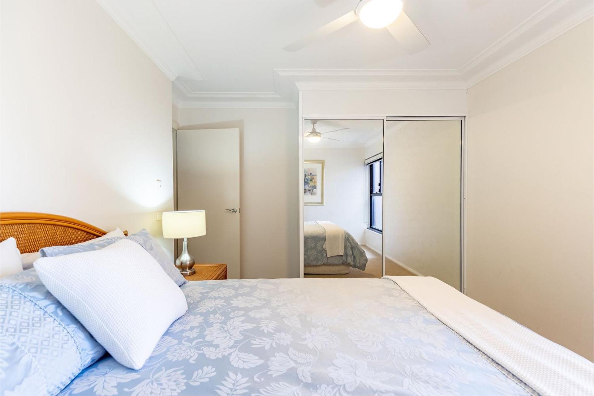 Florentine 14 - 11 Columbia Close Aircon Wifi unsurpassed water views