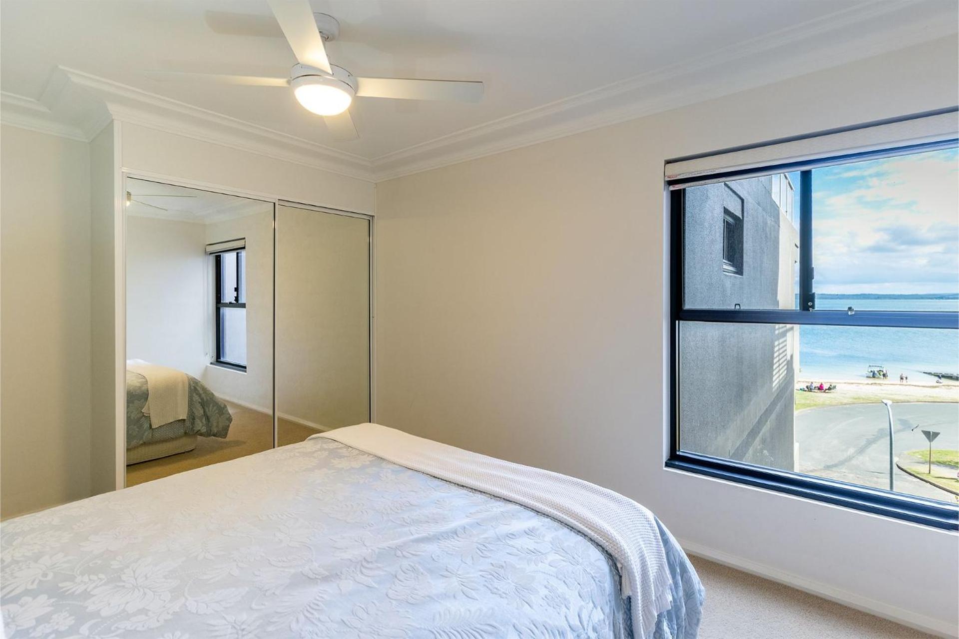 Florentine 14 - 11 Columbia Close Aircon Wifi unsurpassed water views