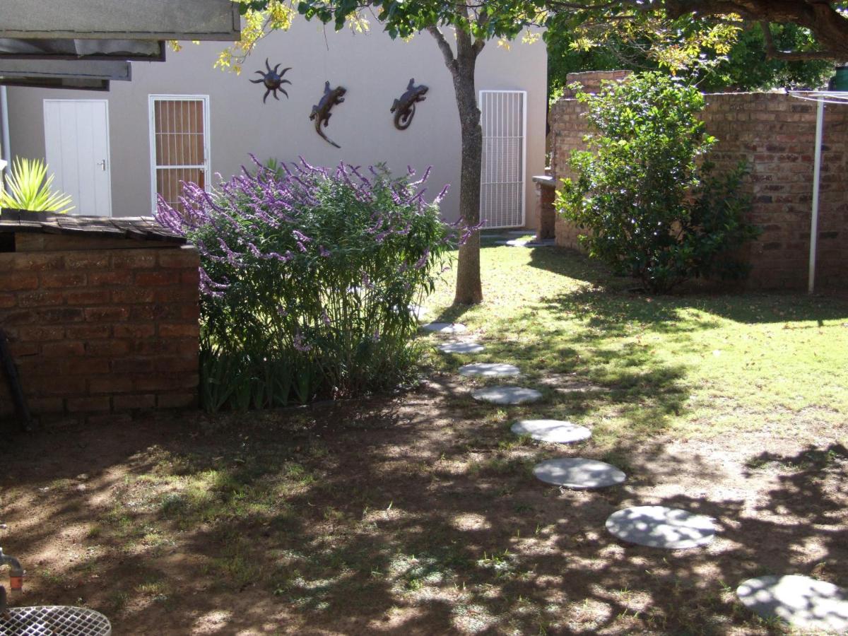Mechell's Accomodation view 5