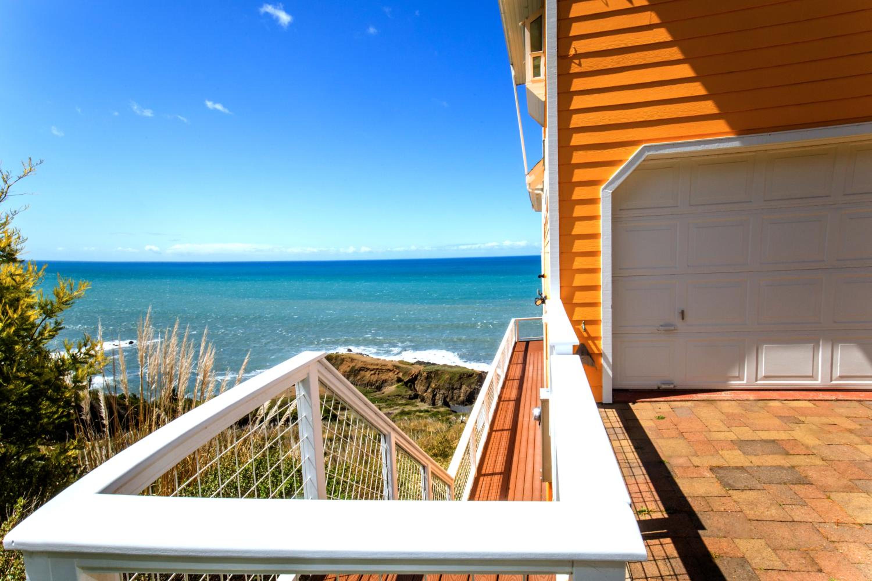 Amazing Oceanview 2 bedroom Oceanfront! by OceanviewHotTubs Shelter Cove, CA Tesla EV Station view 5