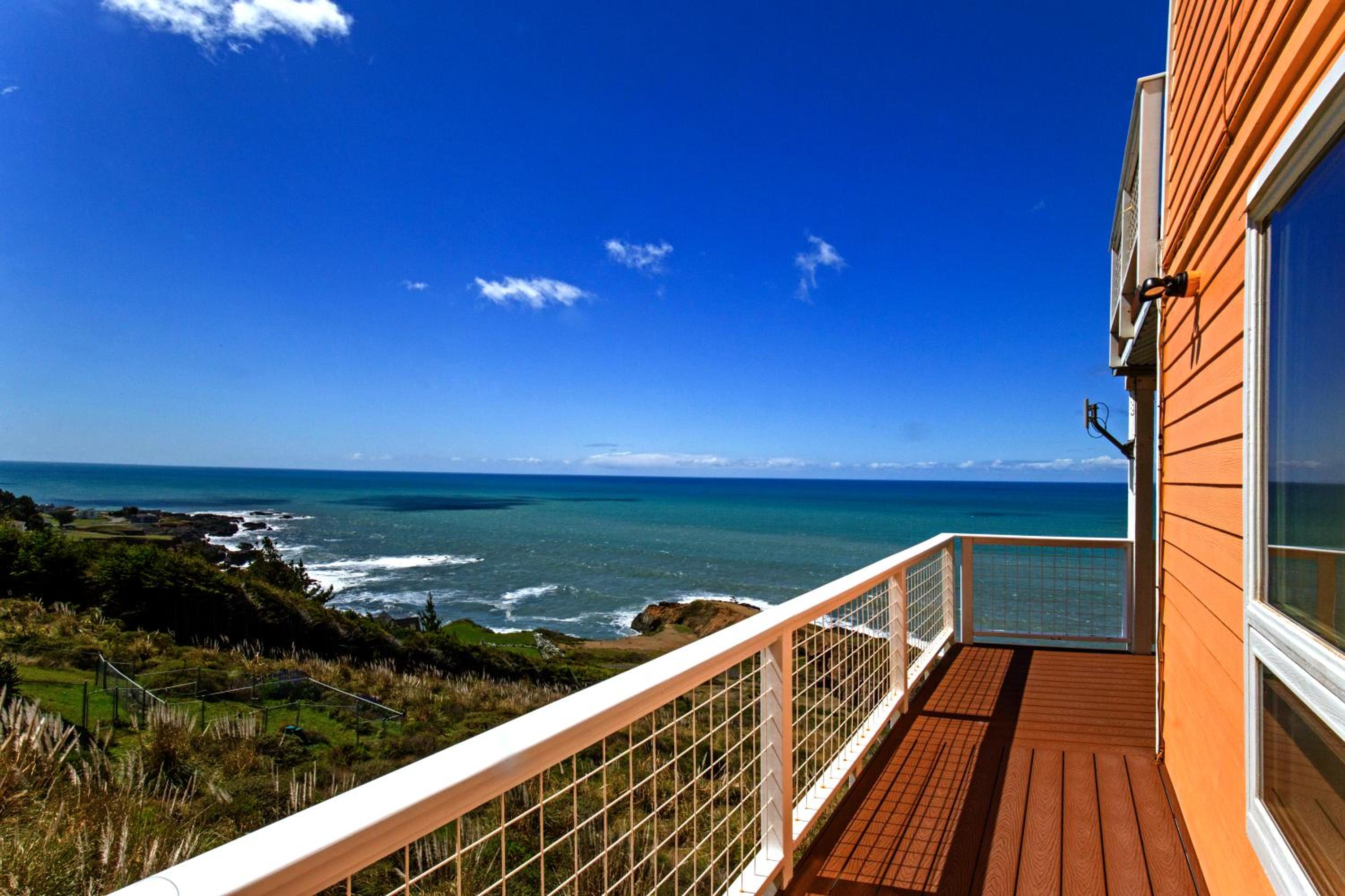 Amazing Oceanview 2 bedroom Oceanfront! by OceanviewHotTubs Shelter Cove, CA Tesla EV Station view 4