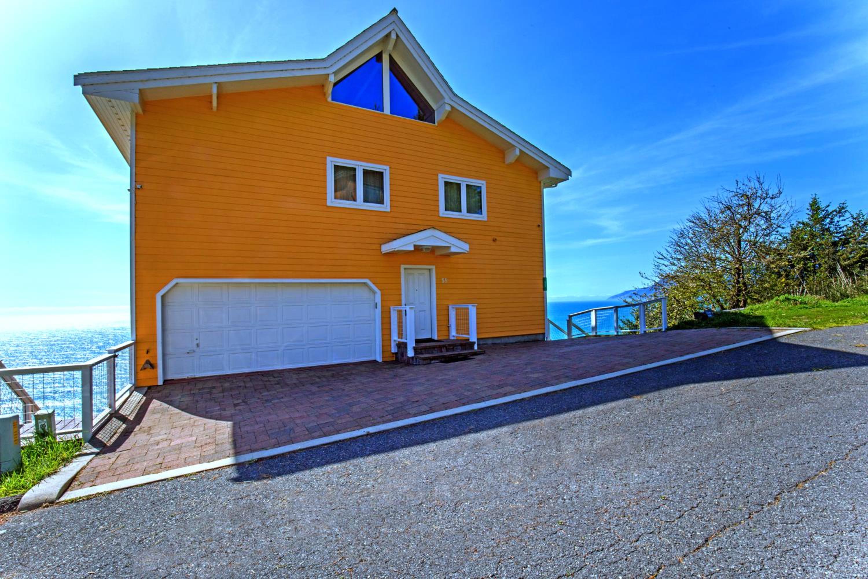 Amazing Oceanview 2 bedroom Oceanfront! by OceanviewHotTubs Shelter Cove, CA Tesla EV Station view 3