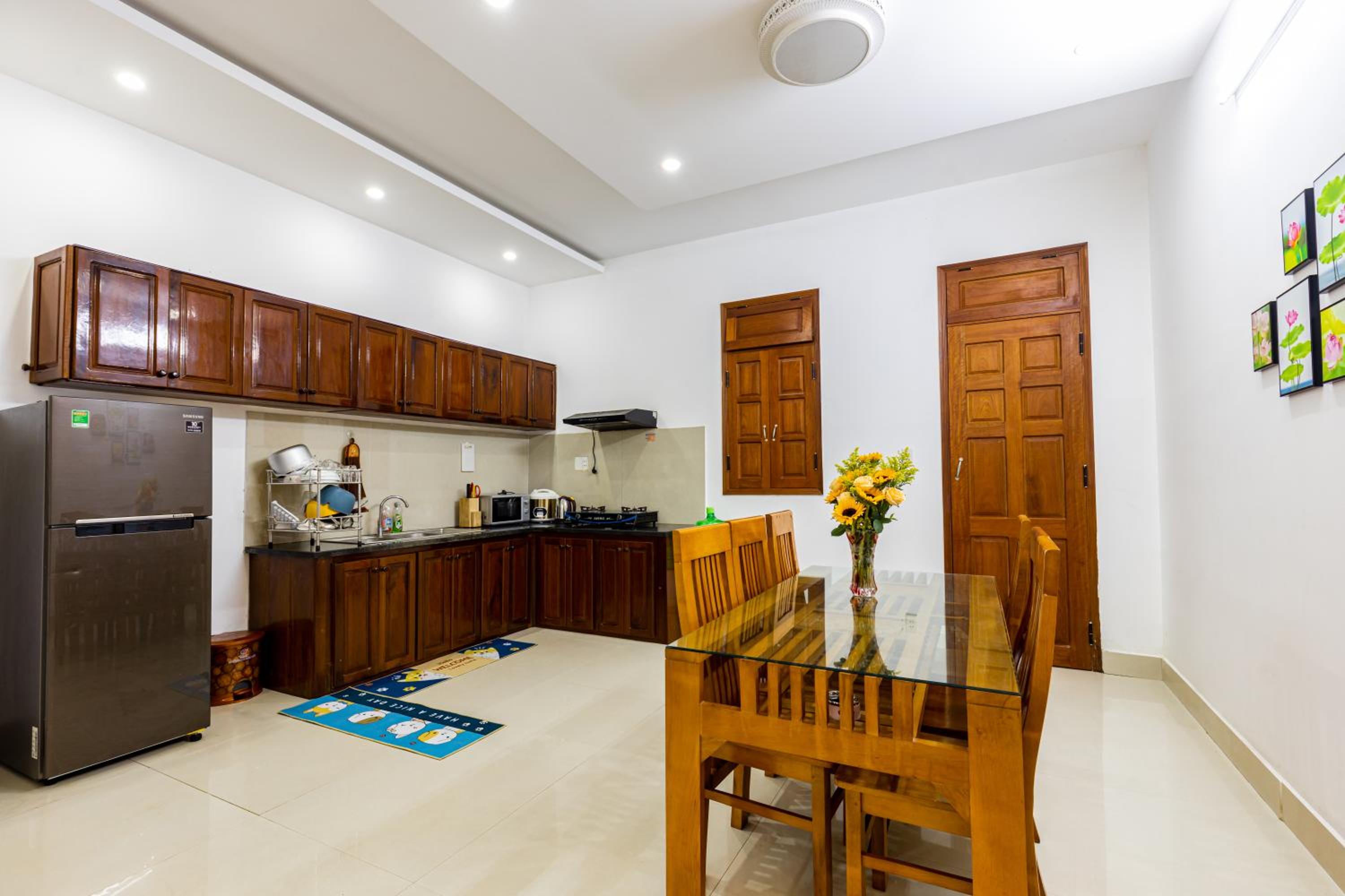 Simple House Near My Khe Beach and Night Street