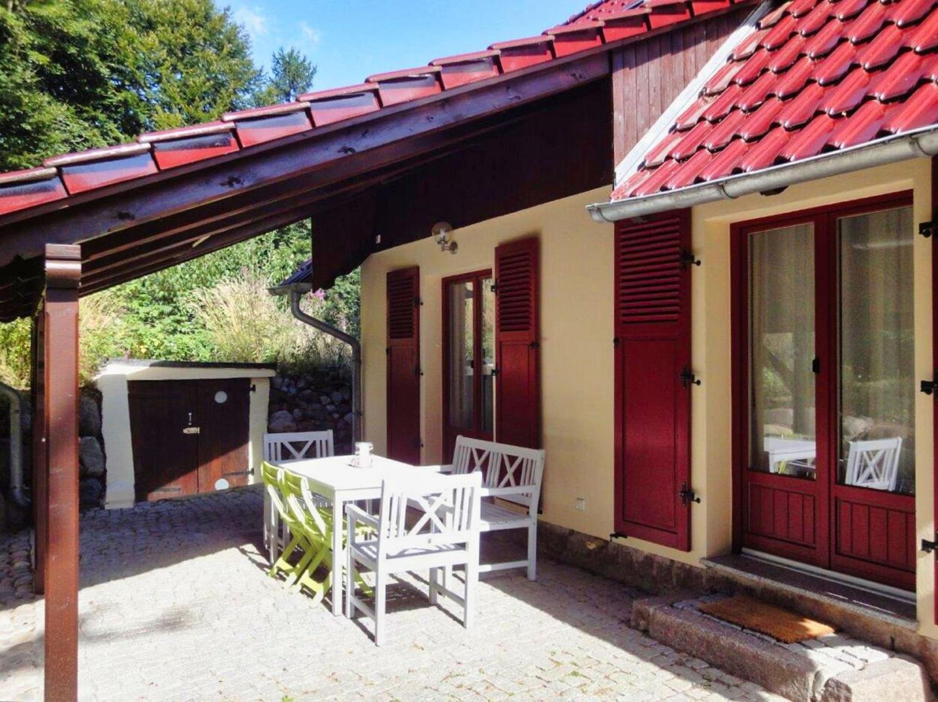 idyllische Lage, eigene Fasssauna, Kamin und Terrasse - Ferienhaus Rotkäppchen