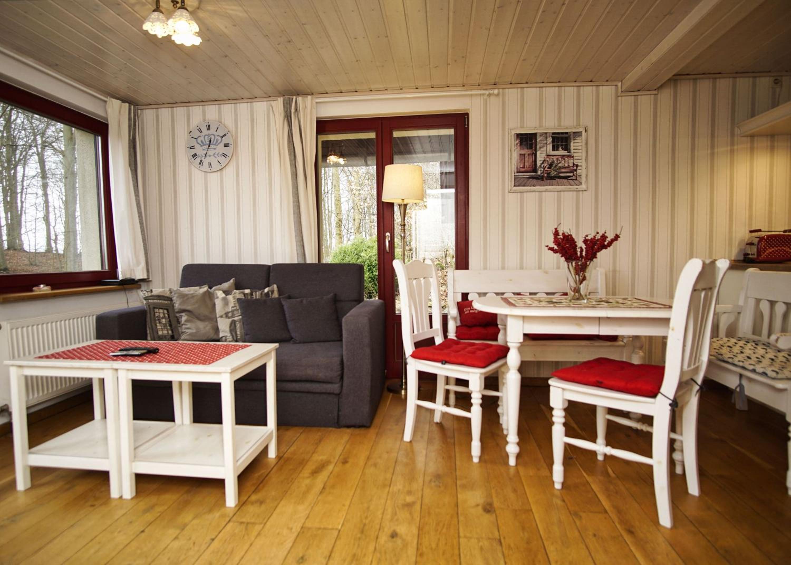 idyllische Lage, eigene Fasssauna, Kamin und Terrasse - Ferienhaus Rotkäppchen