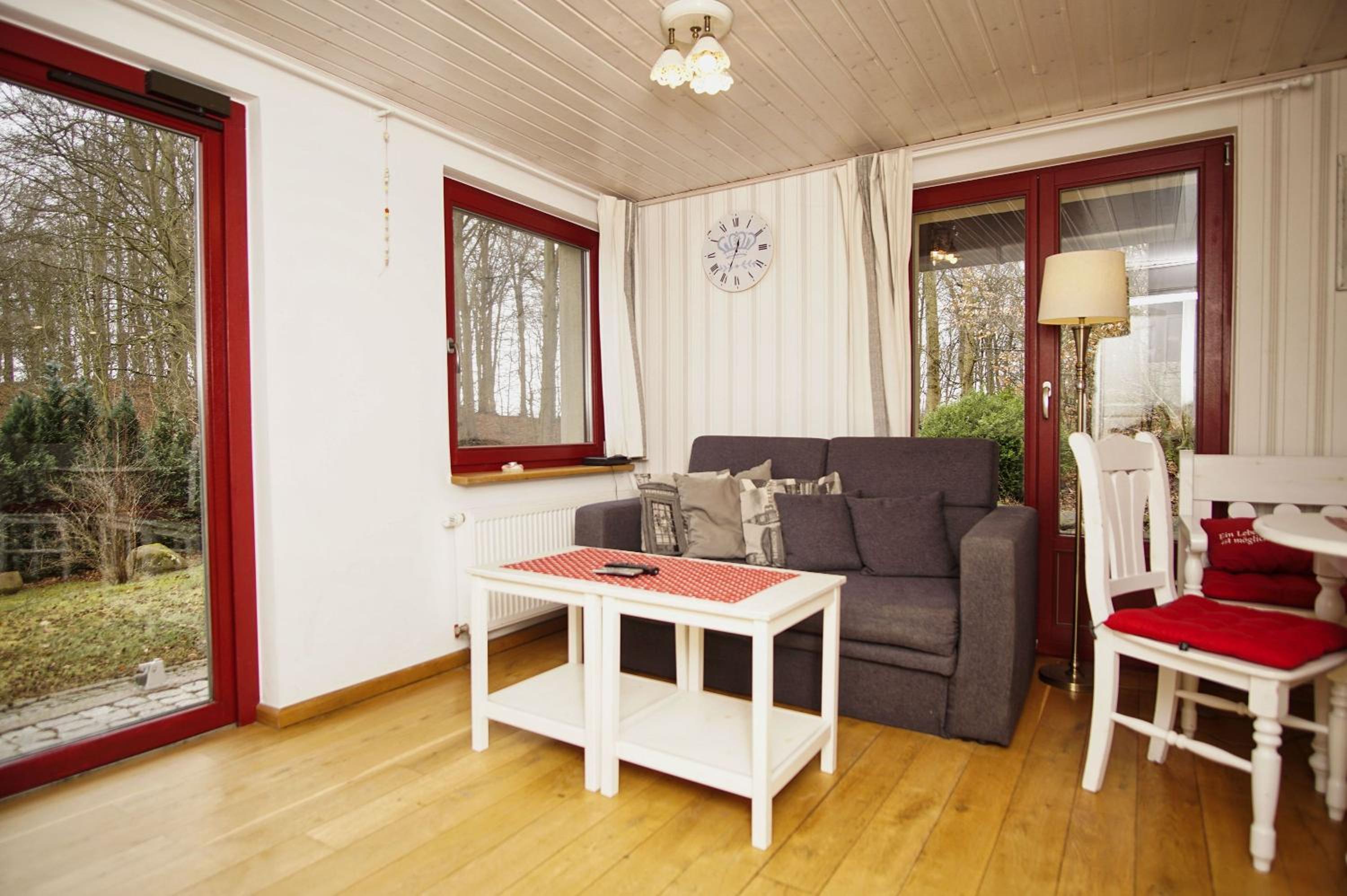 idyllische Lage, eigene Fasssauna, Kamin und Terrasse - Ferienhaus Rotkäppchen
