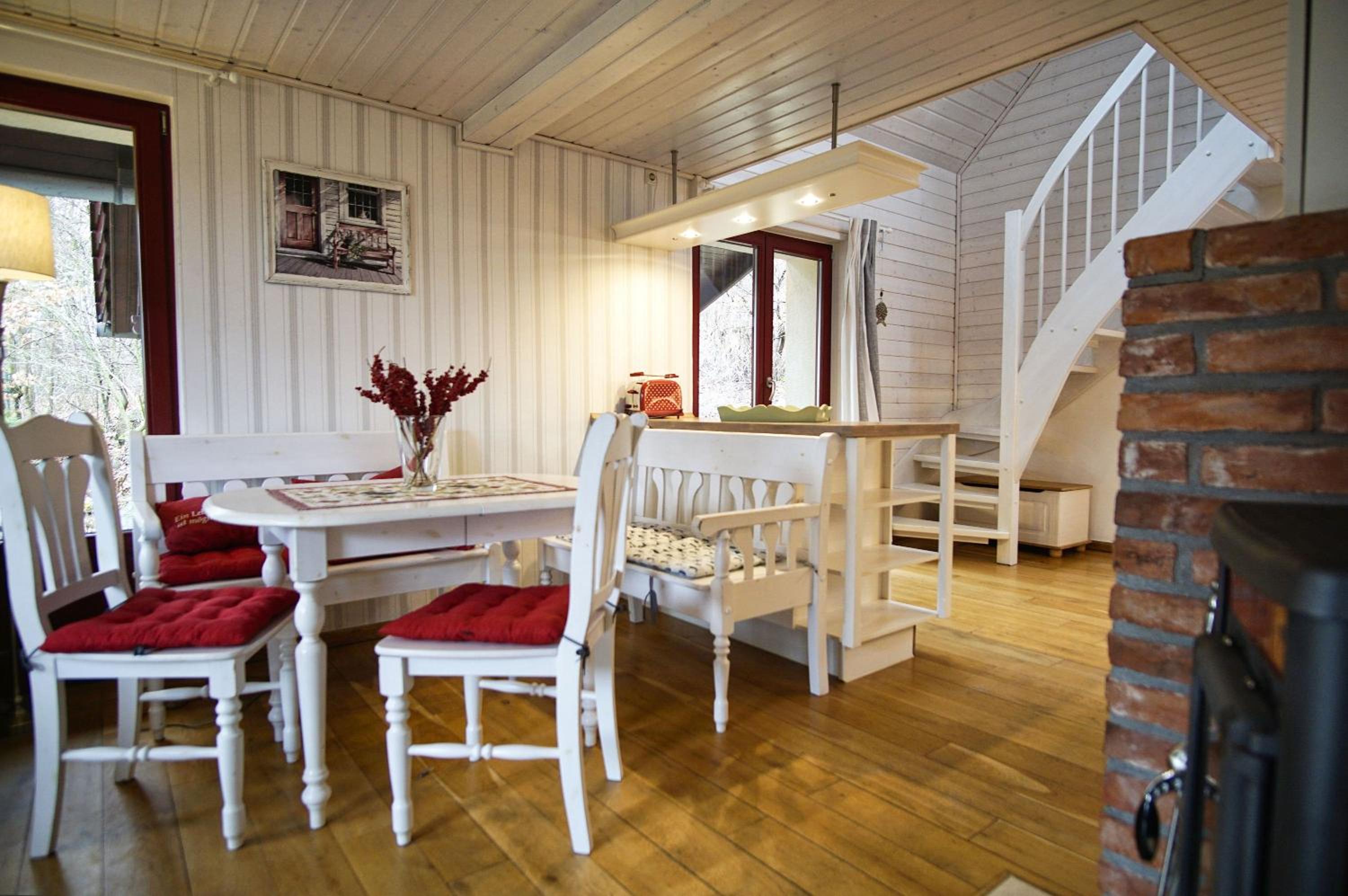 idyllische Lage, eigene Fasssauna, Kamin und Terrasse - Ferienhaus Rotkäppchen