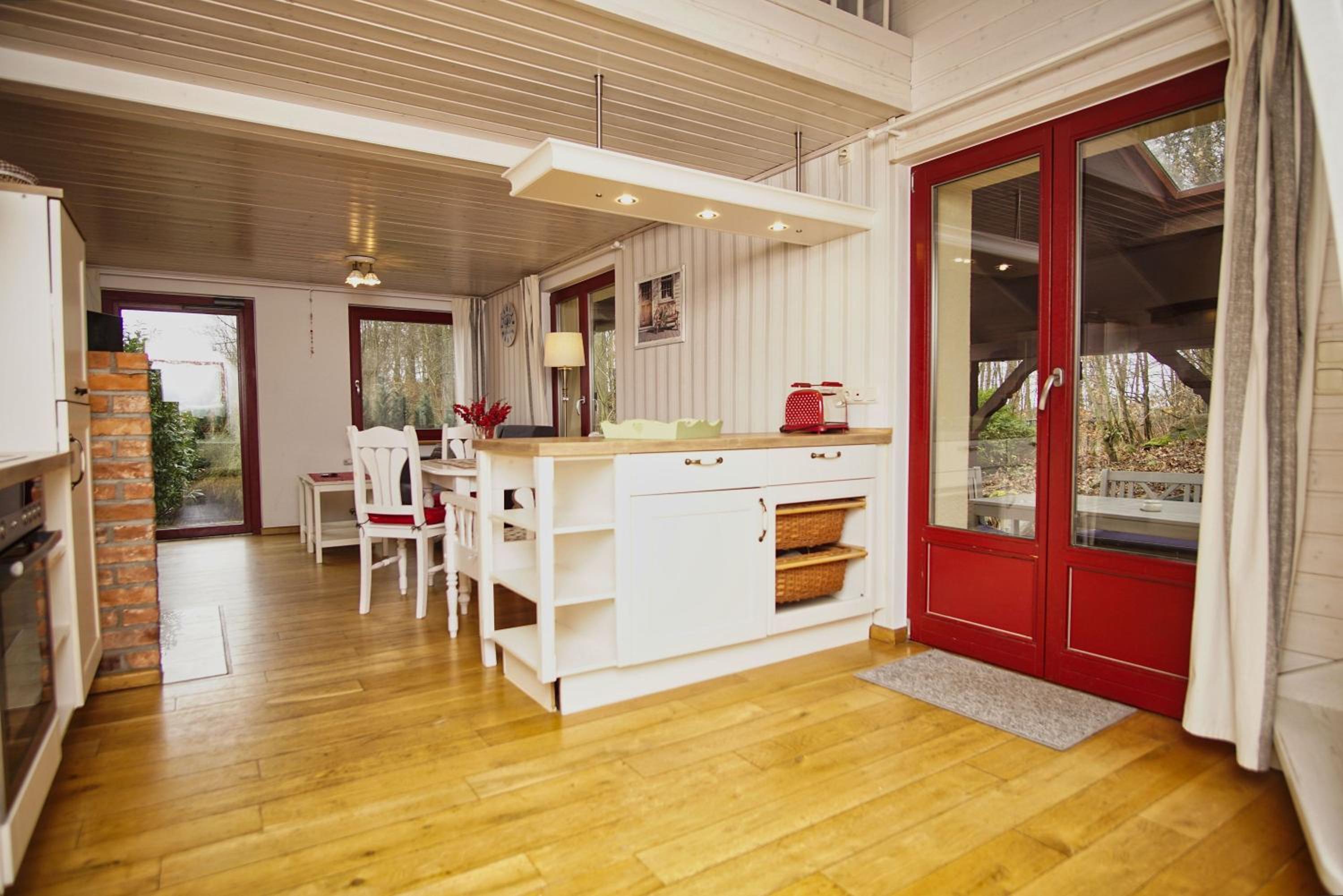 idyllische Lage, eigene Fasssauna, Kamin und Terrasse - Ferienhaus Rotkäppchen