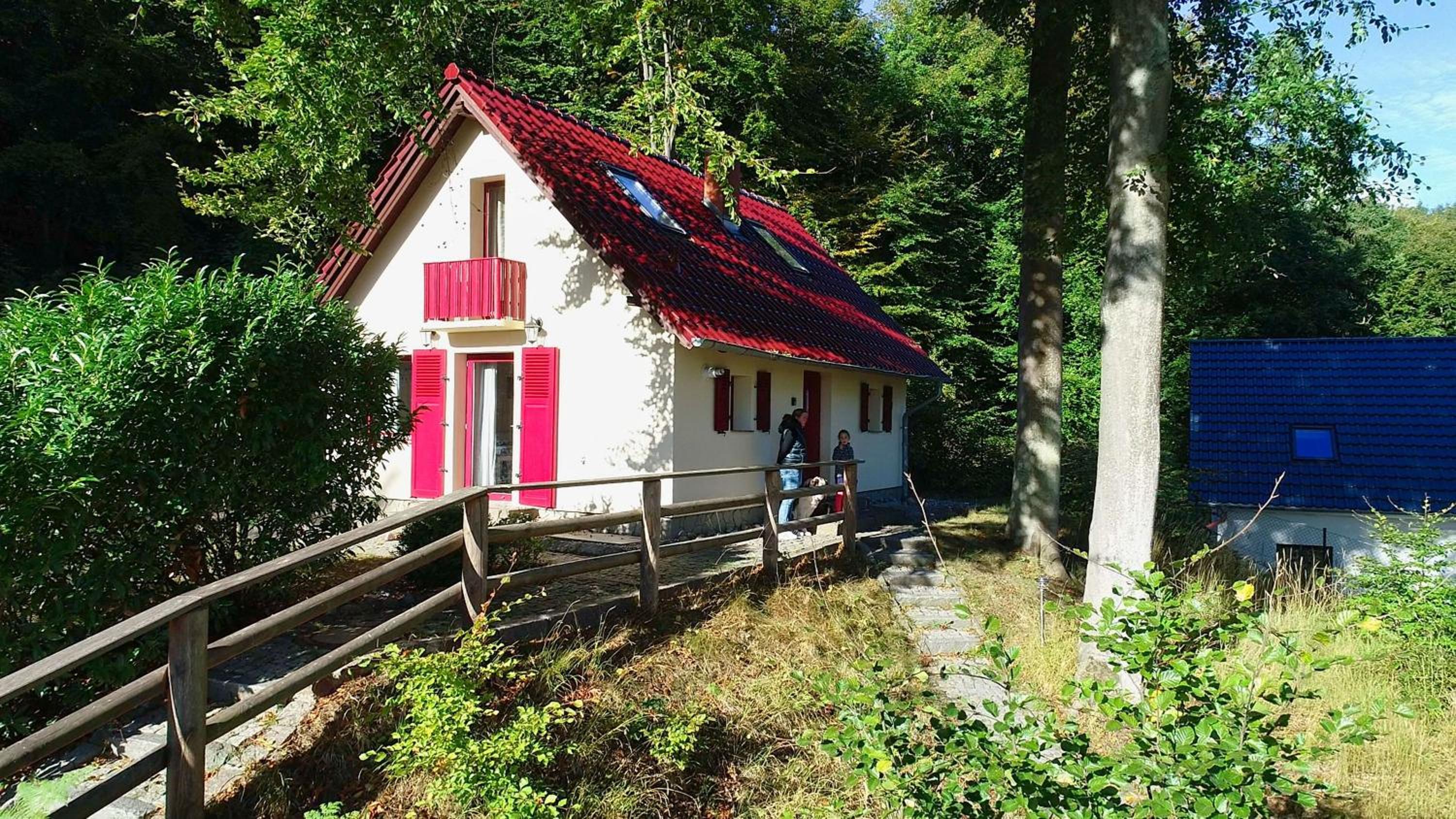 idyllische Lage, eigene Fasssauna, Kamin und Terrasse - Ferienhaus Rotkäppchen