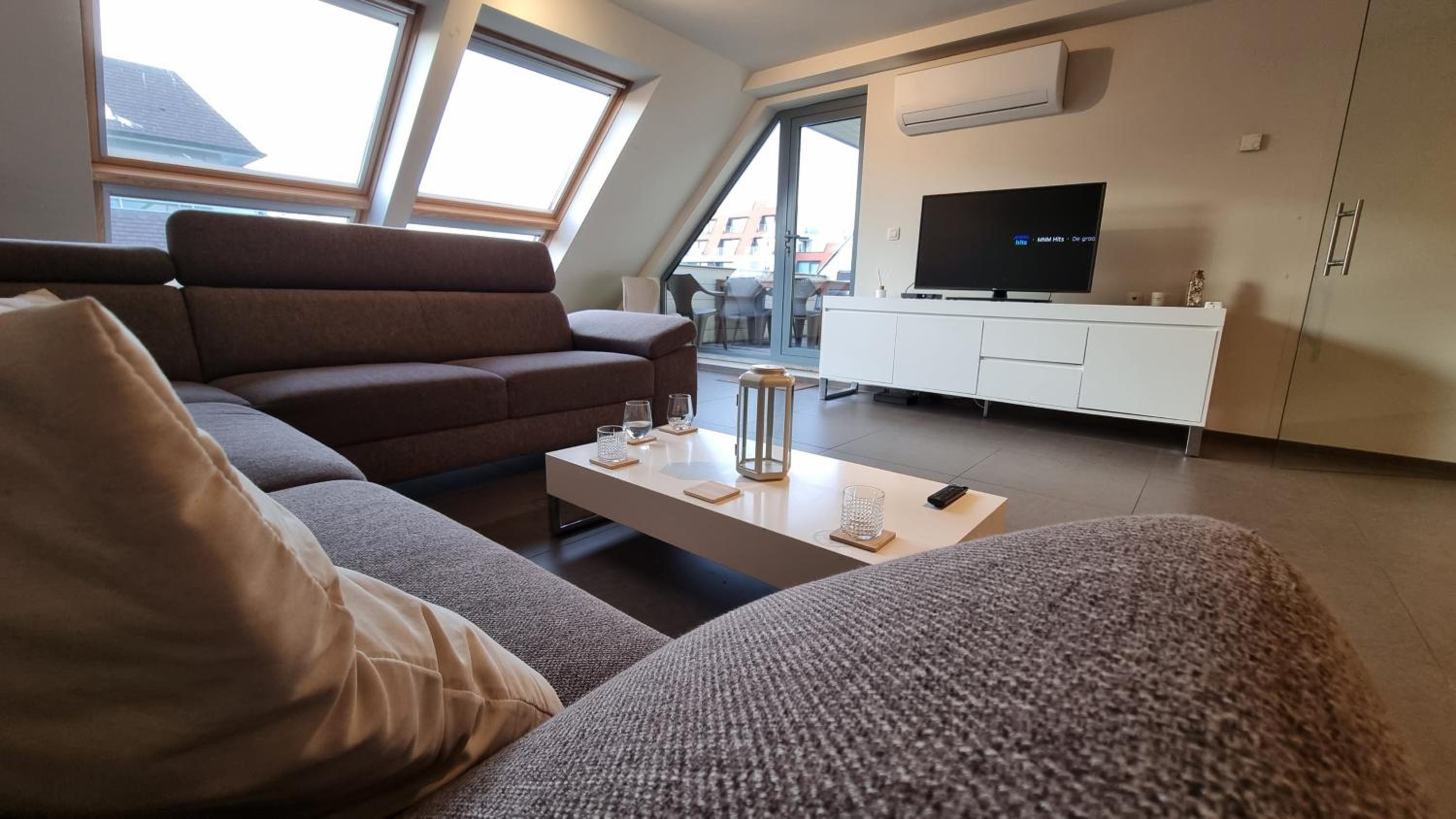 Sans Souci Superior - Ruim, lichtrijk appartement met privé parking