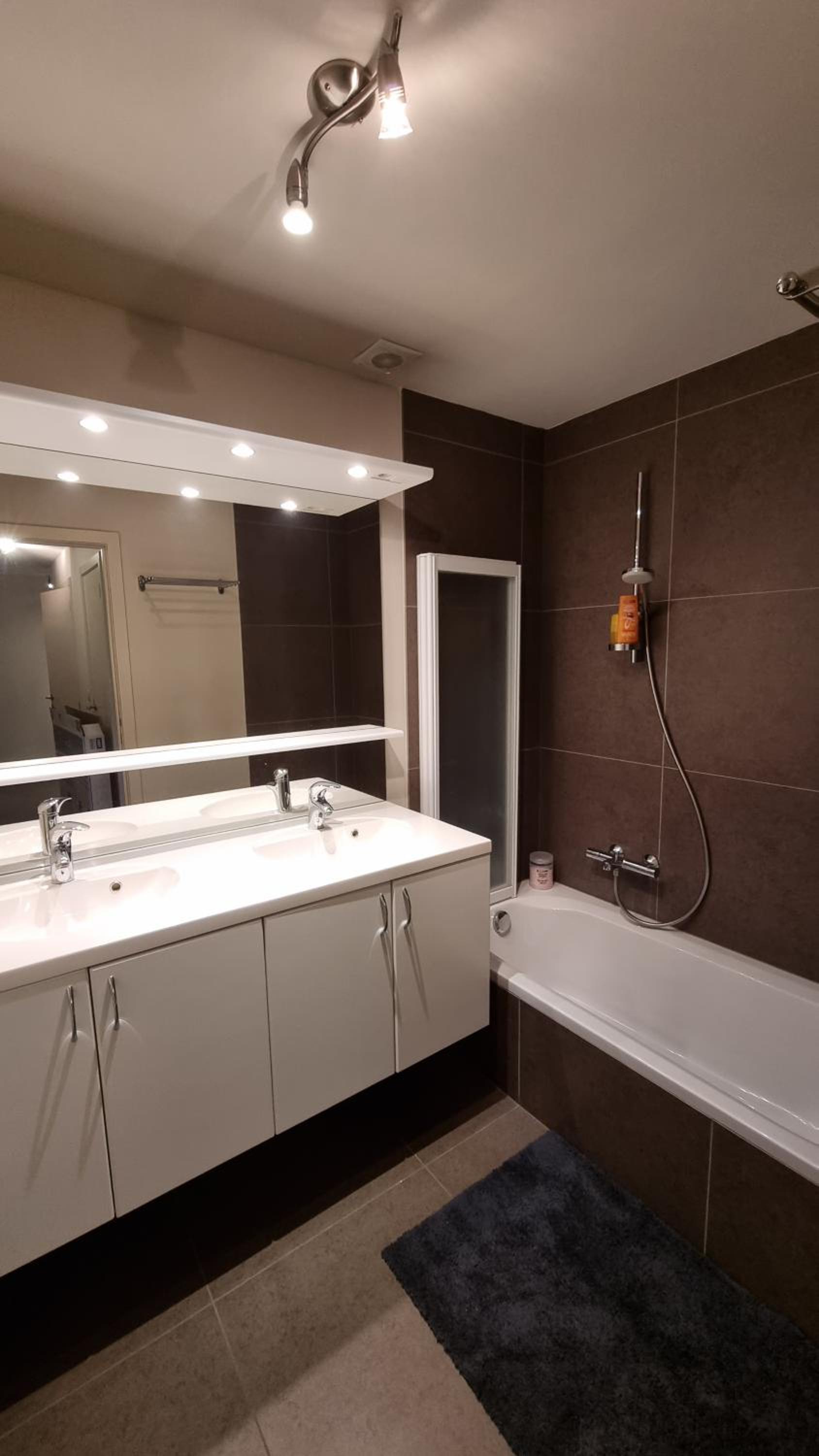 Sans Souci Superior - Ruim, lichtrijk appartement met privé parking