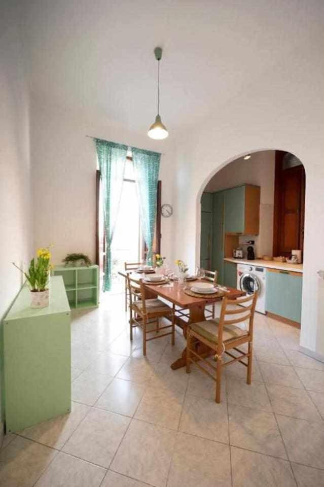 Alloggio in palazzina stile Liberty Fronte Mare view 2
