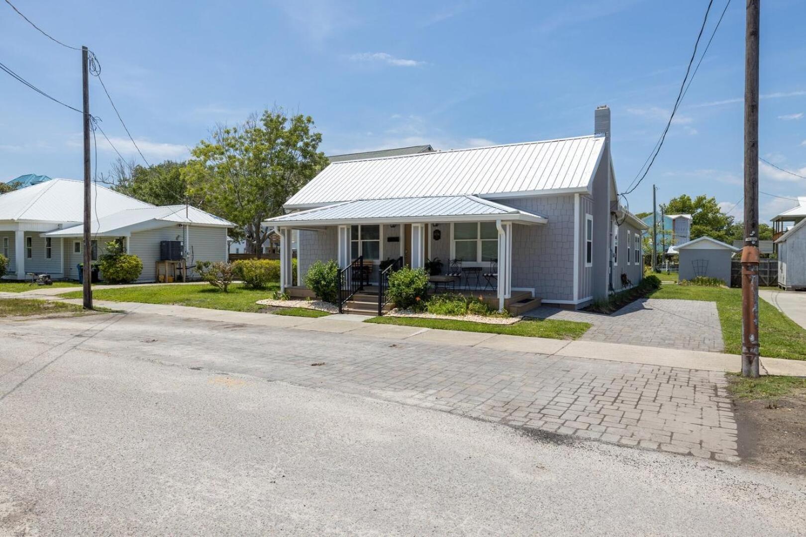 Conch's Point Cottage home view 2