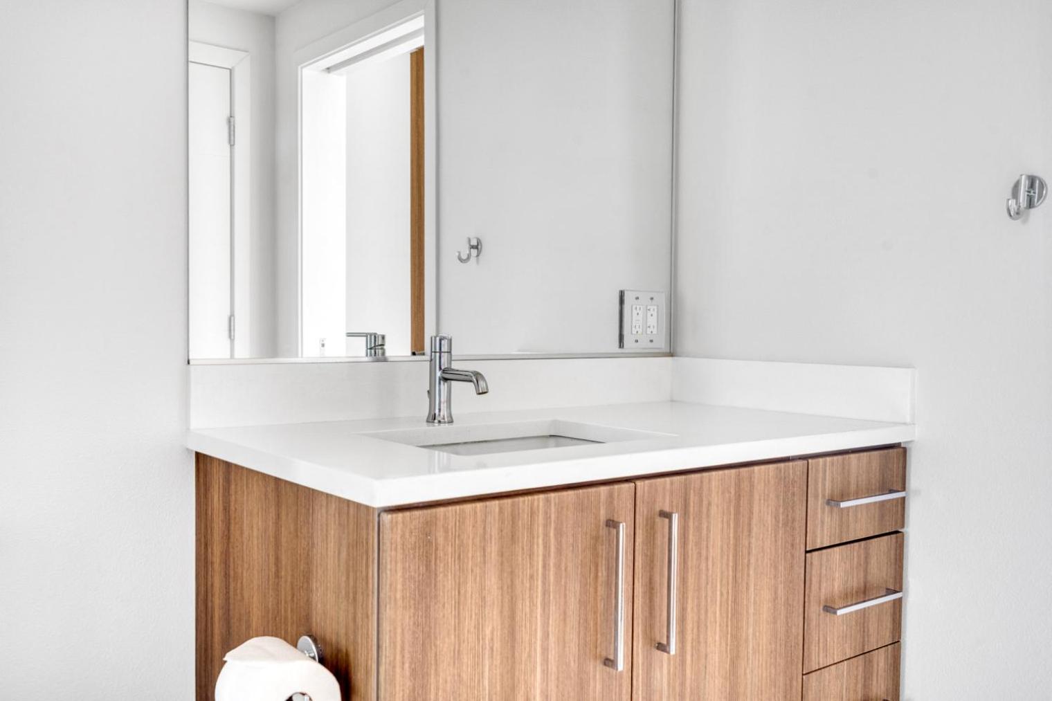 Redwood City 1BR w Gym WD nr Caltrain SFO-916 - Property Image 23