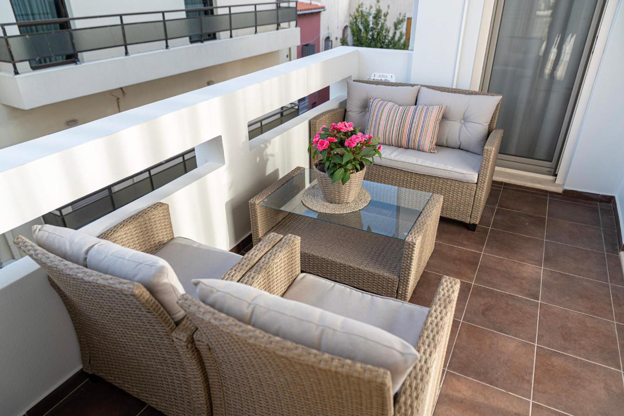Luxury Town Center Suite, Β1
