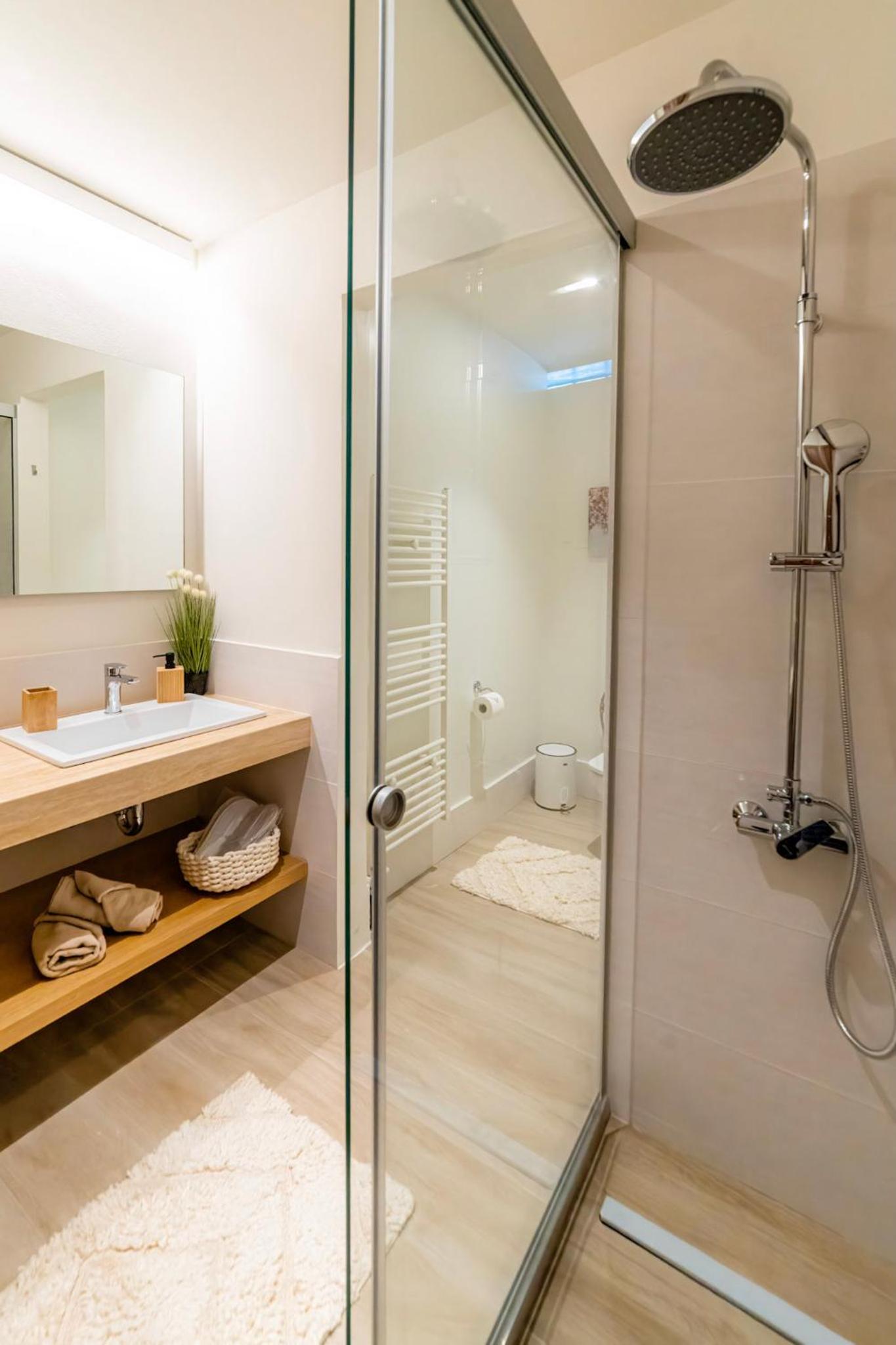 Luxury Town Center Suite, Β1