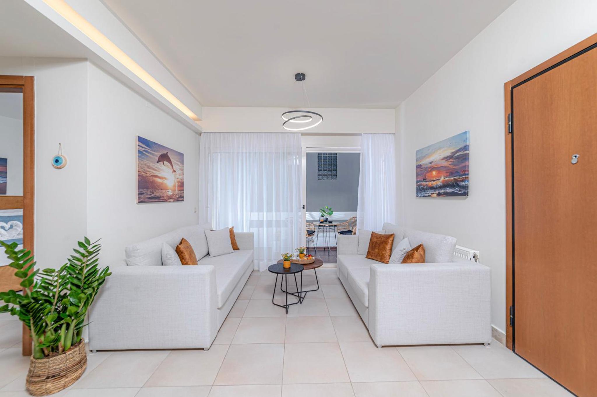 Luxury Town Center Suite, Β1