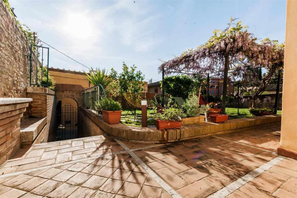 Advocata Nostra, vivere in case nel borgo view 5