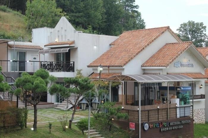 Meteora Pension