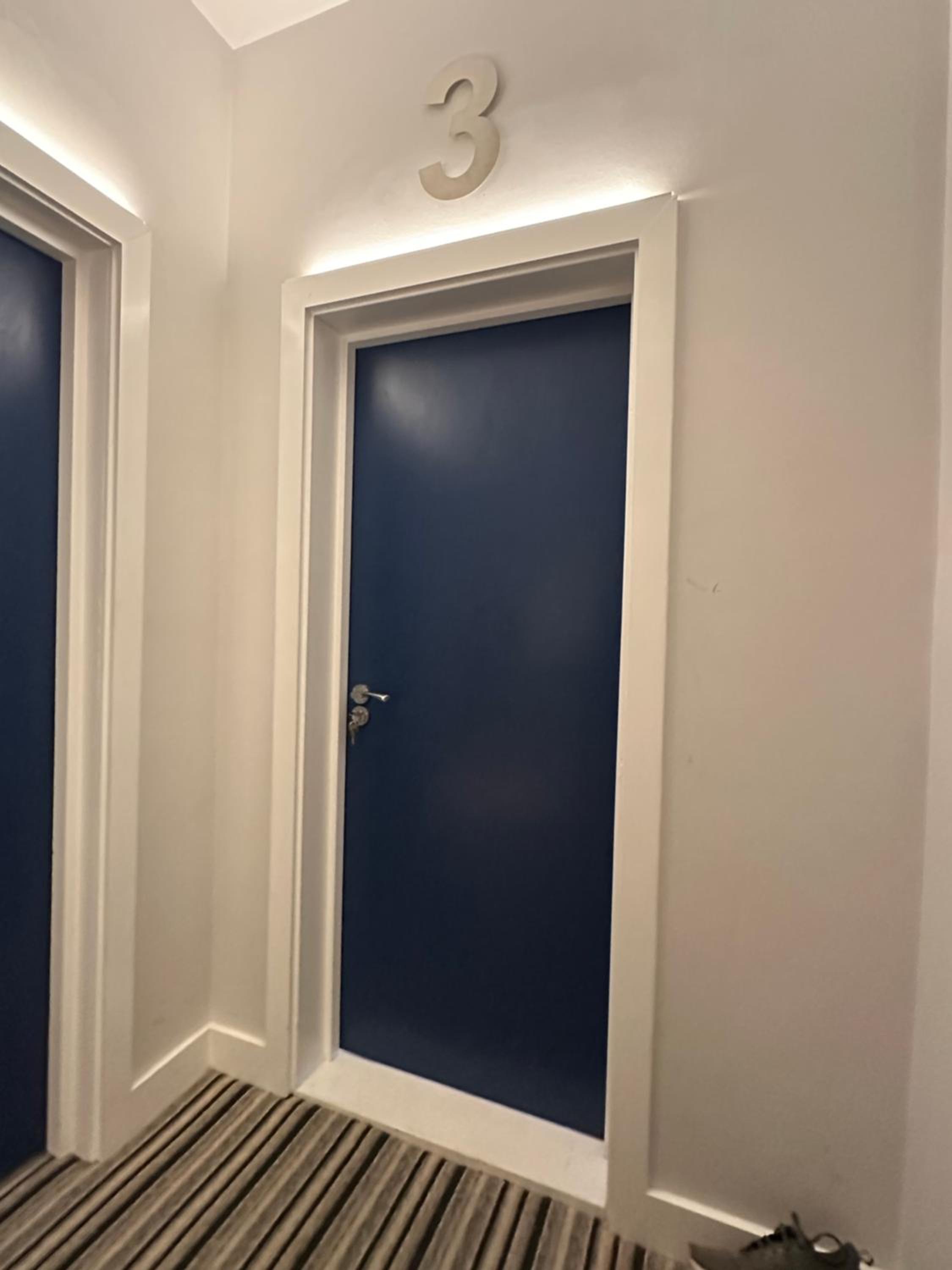 Cloud9 Guest House - by Coastline Retreats - Newly Renovated, Beautiful Ensuite Rooms Near Seafront in Town Centre, Netflix, SuperFast WiFi, Communal Kitch view 5