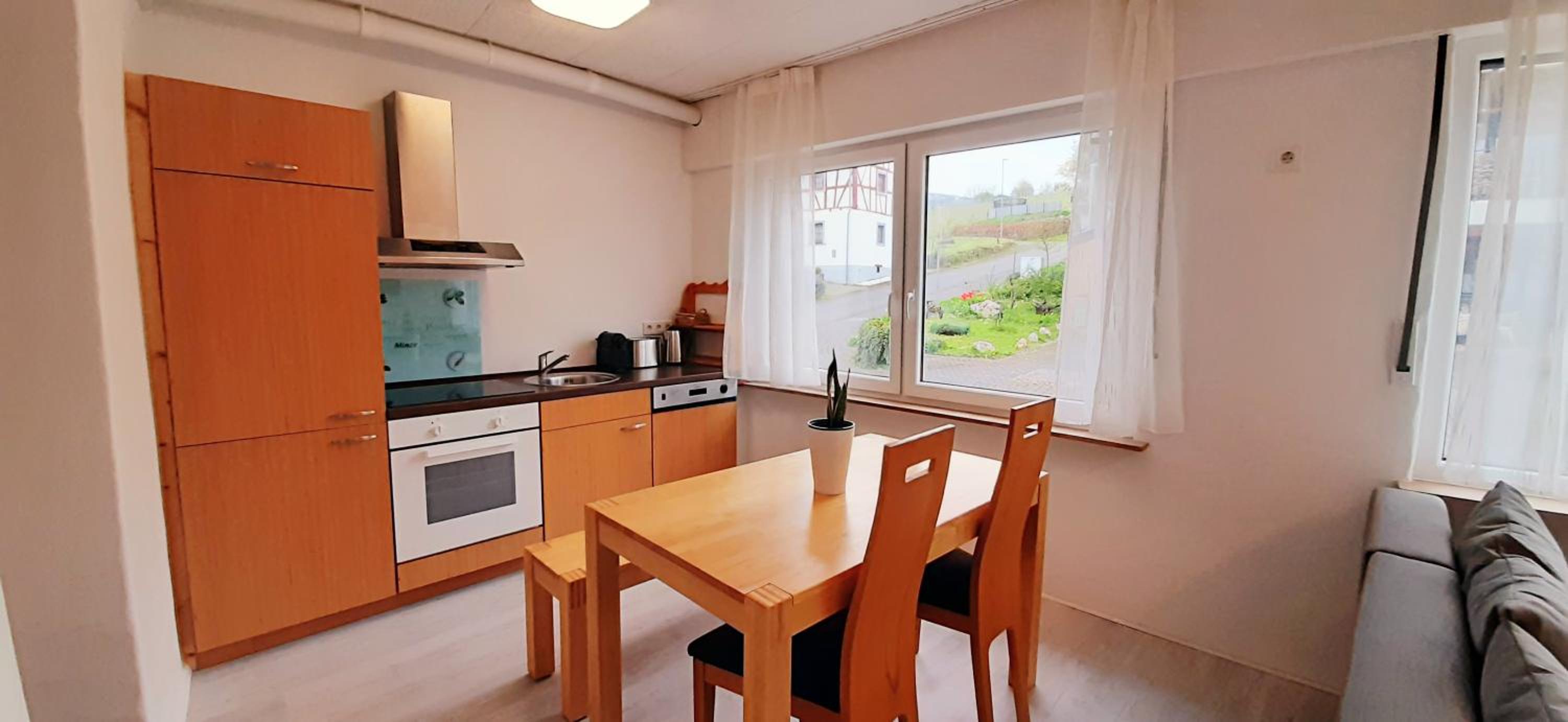 Blue Lagoon Holiday Apartments & Double Room with Balcony