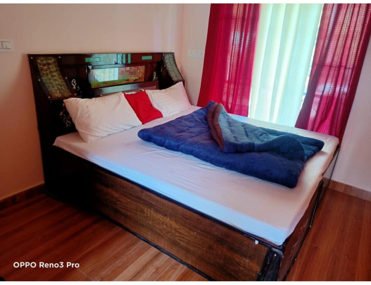 Hotel Kanak Palace, Barkot