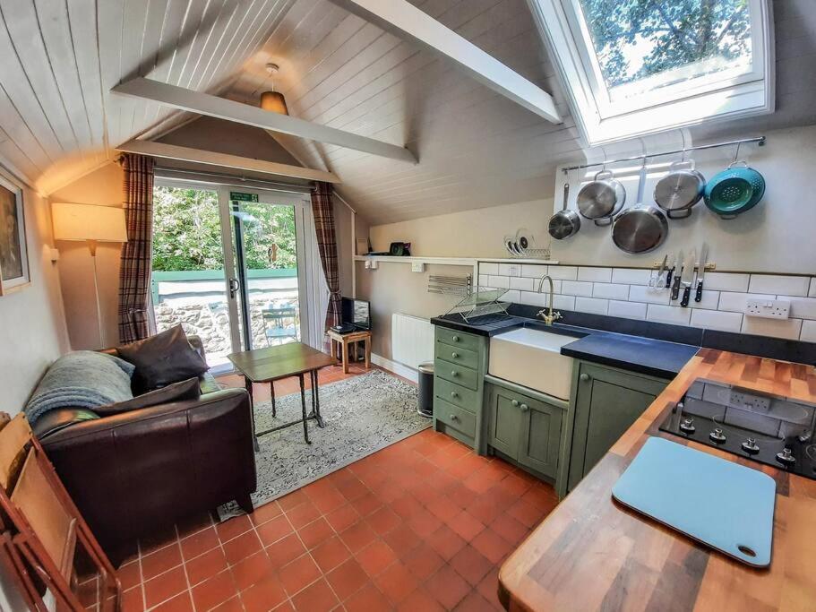 Y Gribyn - Modern stone cottage within Snowdonia's National Park view 5