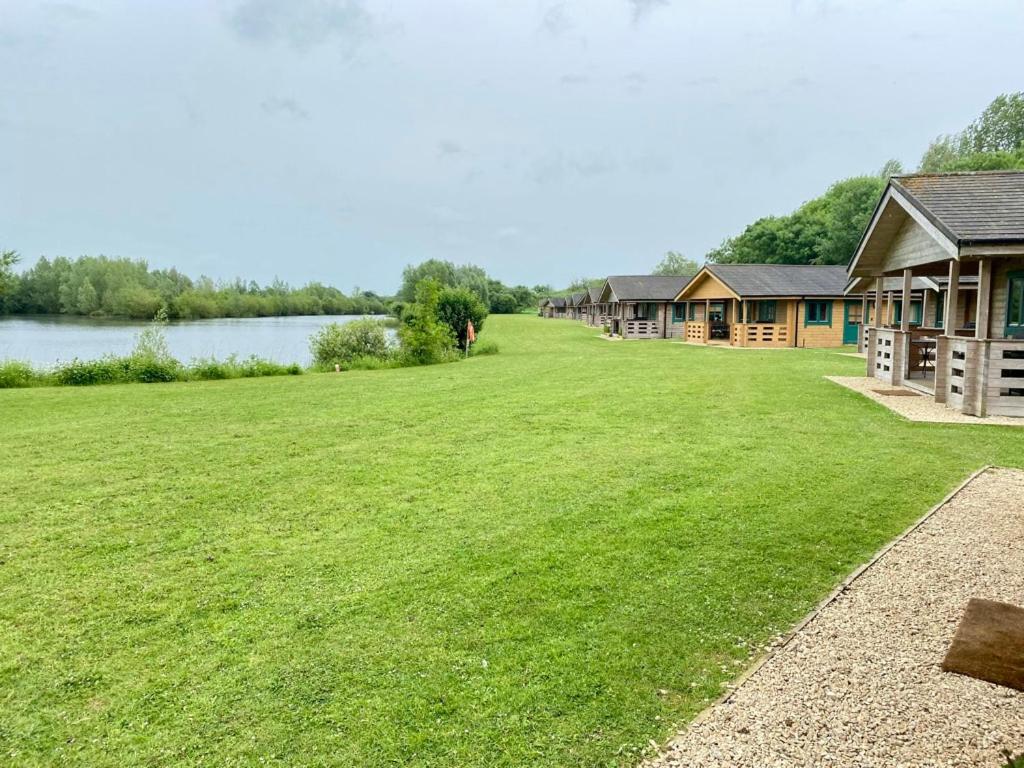 Kingfisher Lodge, Lake Pochard view 5