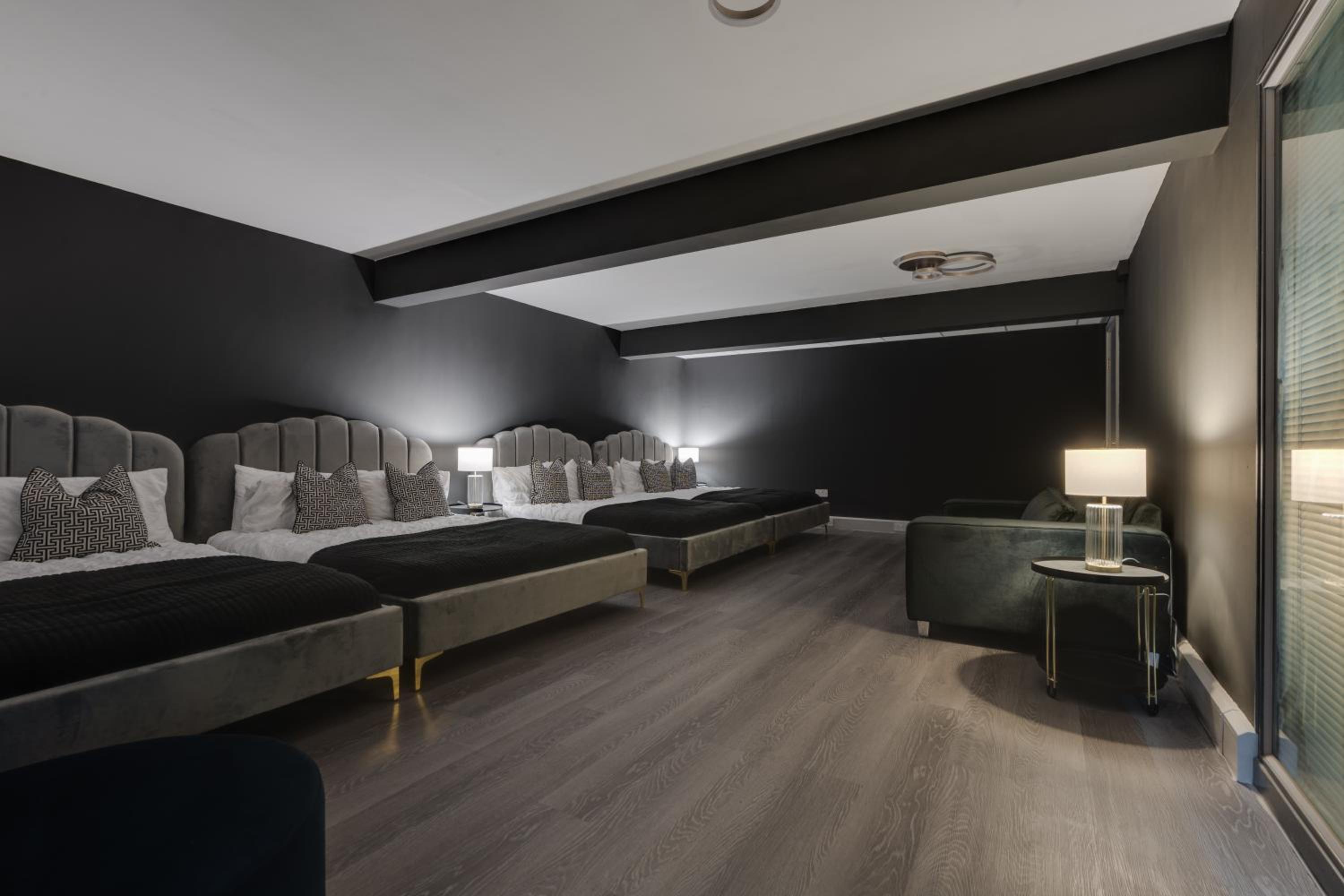 VIP city centre apartment with secure free parking